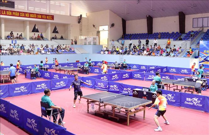 Vận động viên thi đấu nội dung đơn nam, đơn nữ trước Lễ bế mạc và trao giải. Ảnh: Hoài Thu – TTXVN