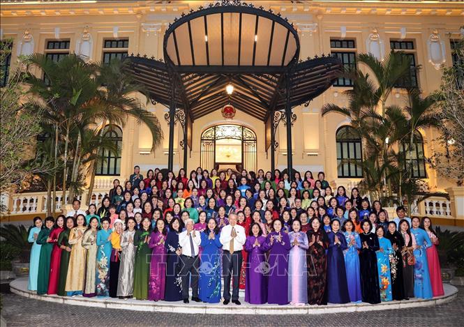 General Secretary of the Communist Party of Vietnam Central Committee and President To Lam and delegates pose for a group photo. VNA Photo: Thống Nhất