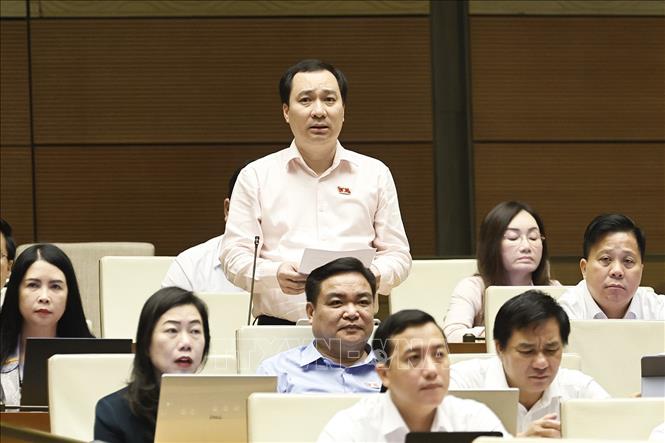 Đại biểu Quốc hội TP Hải Phòng Vũ Văn Tiến phát biểu. Ảnh: Doãn Tấn - TTXVN