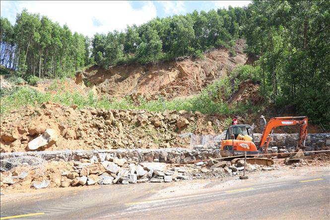 Trong năm 2026, thành phố Huế bố trí 85 tỷ đồng để xử lý 60 điểm sạt lở giao thông trên tỉnh lộ 14B và Quốc lộ 49. Ảnh: Mai Trang - TTXVN