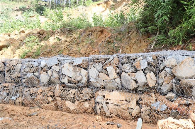 Hiện Sở Xây dựng đã hoàn thành 21/22 dự án khắc phục sạt lở ở các điểm có nguy cơ cao trên địa bàn thành phố Huế. Ảnh: Mai Trang - TTXVN
