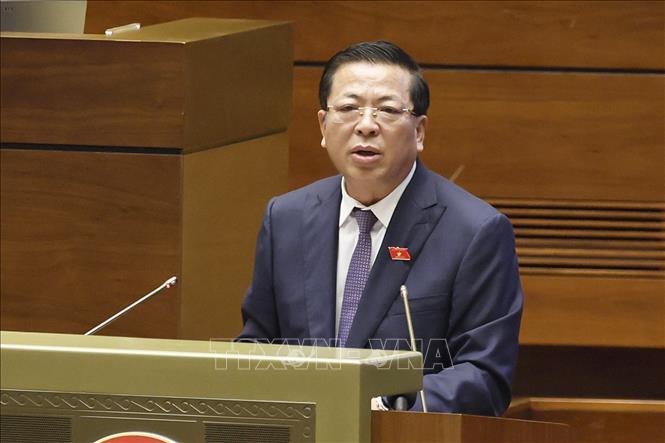 Bộ trưởng Bộ Xây dựng Trần Hồng Minh phát biểu giải trình, làm rõ một số vấn đề đại biểu Quốc hội nêu. Ảnh: Doãn Tấn – TTXVN