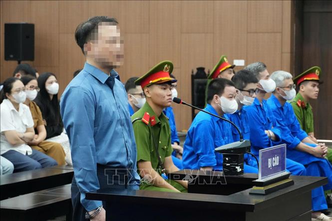 Bị cáo Nguyễn Hòa Bình (Shark Bình) thừa nhận sai phạm trong hành vi rửa tiền. Ảnh: Kim Anh - TTXVN 