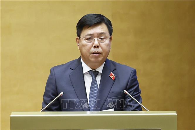 Bộ trưởng Bộ Nội vụ Nguyễn Tiến Hải phát biểu giải trình, làm rõ một số vấn đề đại biểu Quốc hội nêu. Ảnh: Doãn Tấn - TTXVN