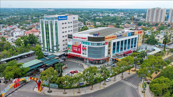 Trung tâm thương mại LOTTE MART Tây Ninh tại phường Tân Ninh được đưa vào hoạt động, đáp ứng nhu cầu tiêu dùng ngày càng đa dạng của người dân. Ảnh: Minh Phú - TTXVN