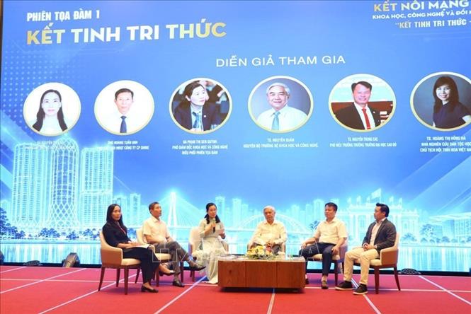 Các diễn giả tham gia tọa đàm 1 