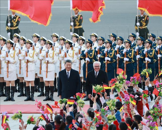 Chủ tịch Trung Quốc Tập Cận Bình và Tổng thống Đức Frank-Walter Steinmeier tại lễ đón ở Bắc Kinh ngày 30/10/2026. Ảnh: THX/TTXVN phát