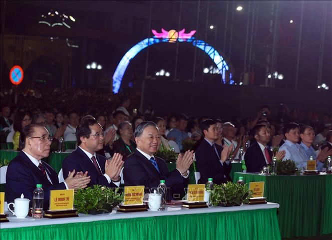Tổng Bí thư, Chủ tịch nước Tô Lâm và các đại biểu tham dự buổi lễ. Ảnh: Thống Nhất – TTXVN
