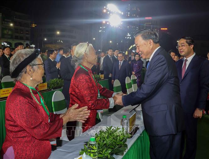 Tổng Bí thư, Chủ tịch nước Tô Lâm và các đại biểu tham dự buổi lễ. Ảnh: Thống Nhất – TTXVN