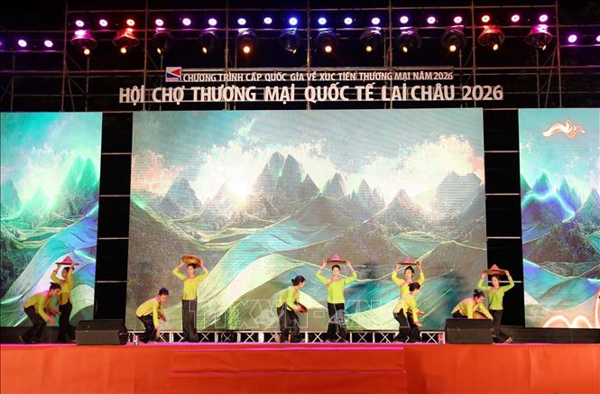 Chương trình văn nghệ chào mừng.  Ảnh: Quý Trung - TTXVN