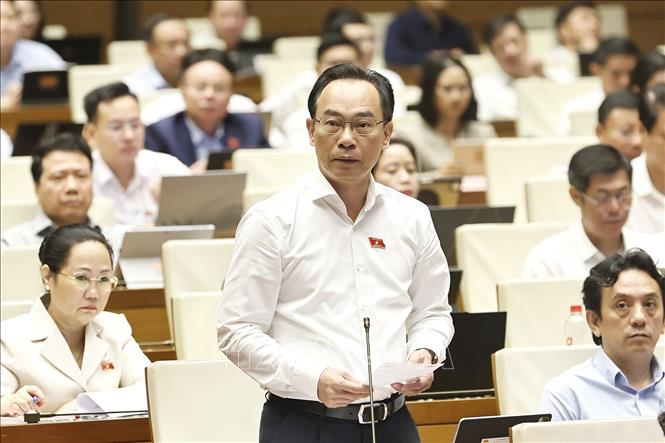 Bộ trưởng Bộ Giáo dục và Đào tạo Hoàng Minh Sơn phát biểu giải trình, làm rõ một số vấn đề đại biểu Quốc hội nêu. Ảnh: Doãn Tấn – TTXVN