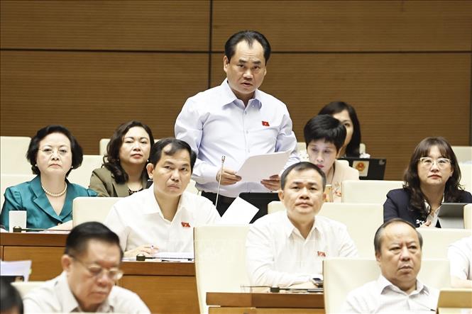 Bộ trưởng Bộ Nông nghiệp và Môi trường Trịnh Việt Hùng phát biểu giải trình, làm rõ một số vấn đề đại biểu Quốc hội nêu. Ảnh: Doãn Tấn – TTXVN