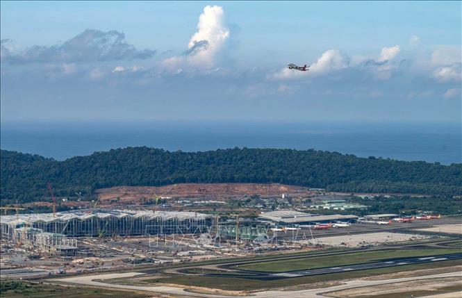 Runway 2 is a key component of the underway project to upgrade and expand Phu Quoc International Airport. VNA/Photo by courtesy