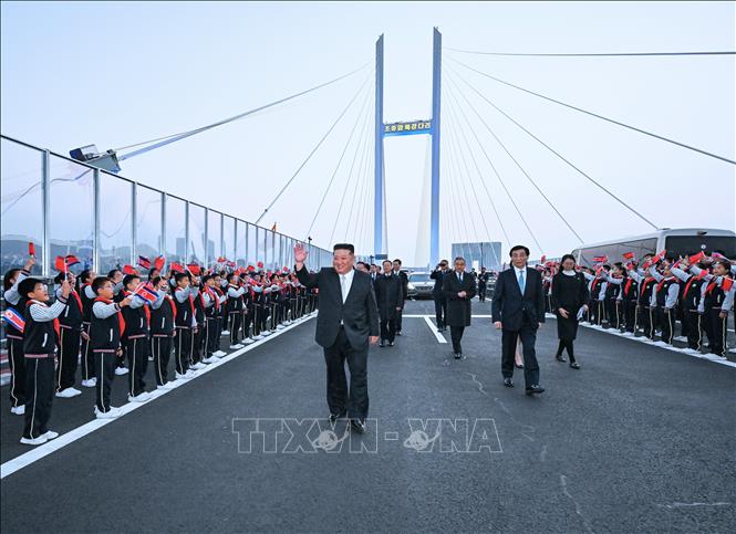 Ngày 24/10/2026, Nhà lãnh đạo Triều Tiên Kim Jong Un tới thăm thành phố Đan Đông, tỉnh Liêu Ninh của Trung Quốc và gặp các quan chức cấp cao nước này nhằm thúc đẩy quan hệ song phương. Ảnh: THX/TTXVN phát