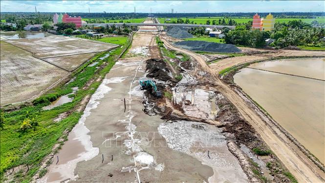 Dự án thành phần 4 đoạn qua địa bàn Sóc Trăng (cũ) là dự án có tiến độ thi công chậm nhất trong 4 dự án thành phần cao tốc Châu Đốc - Cần Thơ - Sóc Trăng (ảnh tư liệu). Ảnh: Thanh Liêm - TTXVN