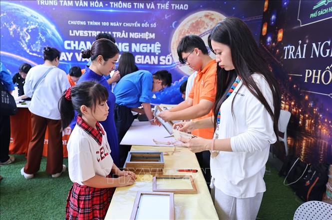 Các hoạt động trải nghiệm thu hút nhiều đoàn viên, thanh thiếu nhi Thủ đô tham gia. Ảnh: Minh Đức – TTXVN