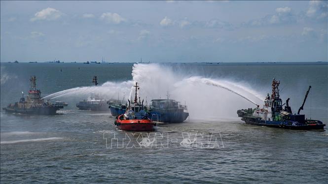 Hiệp đồng các lực lượng chữa cháy và cứu nạn, cứu hộ cấp Bộ tại Công ty TNHH Hóa dầu Long Sơn. Ảnh: TTXVN phát
