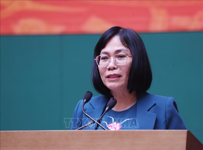 Phó Chủ tịch Ủy ban nhân dân thành phố Đồng Nai Nguyễn Thị Hoàng trình bày tham luận. Ảnh: Lâm Khánh – TTXVN