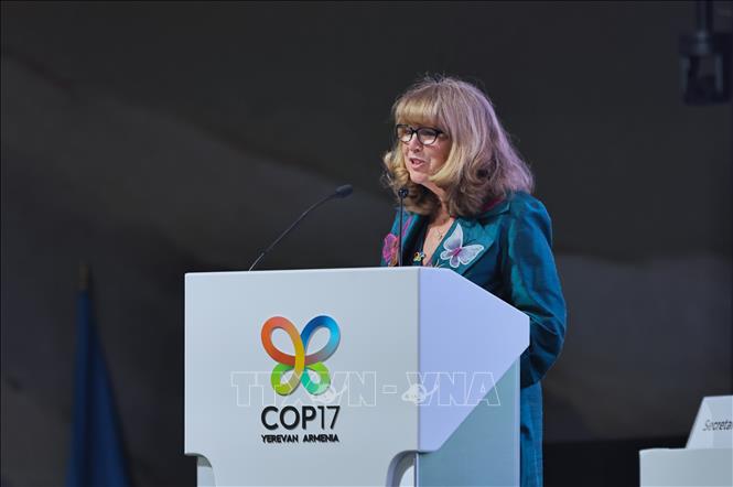 Thư ký điều hành Công ước về Đa dạng sinh học Astrid Schomaker phát biểu tại Hội nghị lần thứ 17 các bên tham gia Công ước về Đa dạng sinh học (COP17) ở Yerevan, Armenia. Ảnh: THX/TTXVN phát
