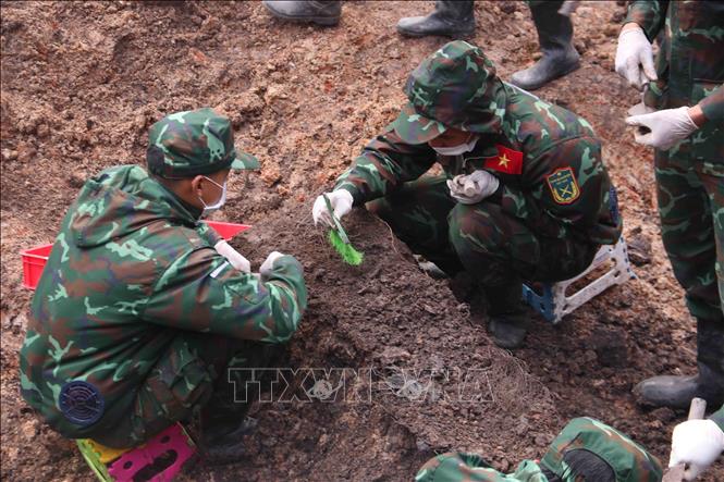 Công tác tìm kiếm, quy tập hài cốt liệt sĩ tại công viên Lê Thị Riêng được triển khai khẩn trương nhưng đảm bảo sự chính xác, đúng quy định. Ảnh (tư liệu): Xuân Khu-TTXVN