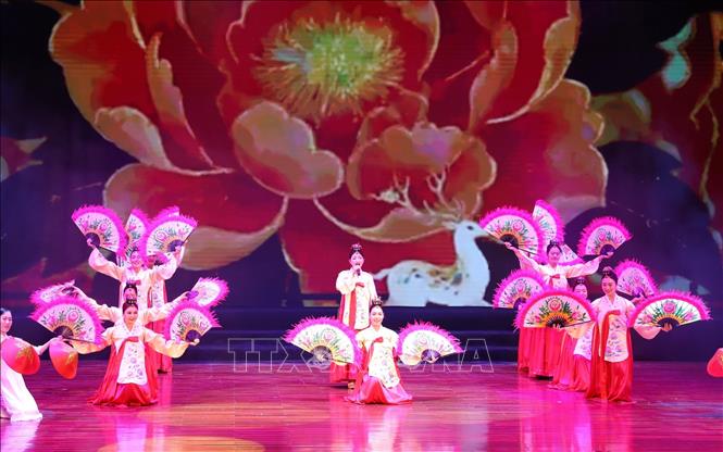 Một tiết mục đặc sắc biểu diễn tại chương trình. Ảnh: Đức Phương - TTXVN