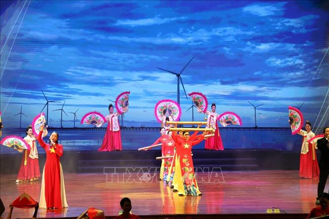 Một tiết mục đặc sắc do các nghệ sỹ Nhà hát nghệ thuật truyền thống tỉnh Ninh Bình biểu diễn tại chương trình. Ảnh: Đức Phương – TTXVN