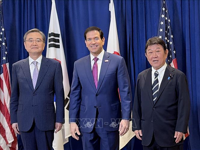 (Tư liệu) Ngoại trưởng Mỹ Marco Rubio (giữa), Ngoại trưởng Hàn Quốc Cho Hyun (trái) và Ngoại trưởng Nhật Bản Toshimitsu Motegi tại cuộc gặp ở New York, Mỹ ngày 21/9/2026. Ảnh: Yonhap/TTXVN phát